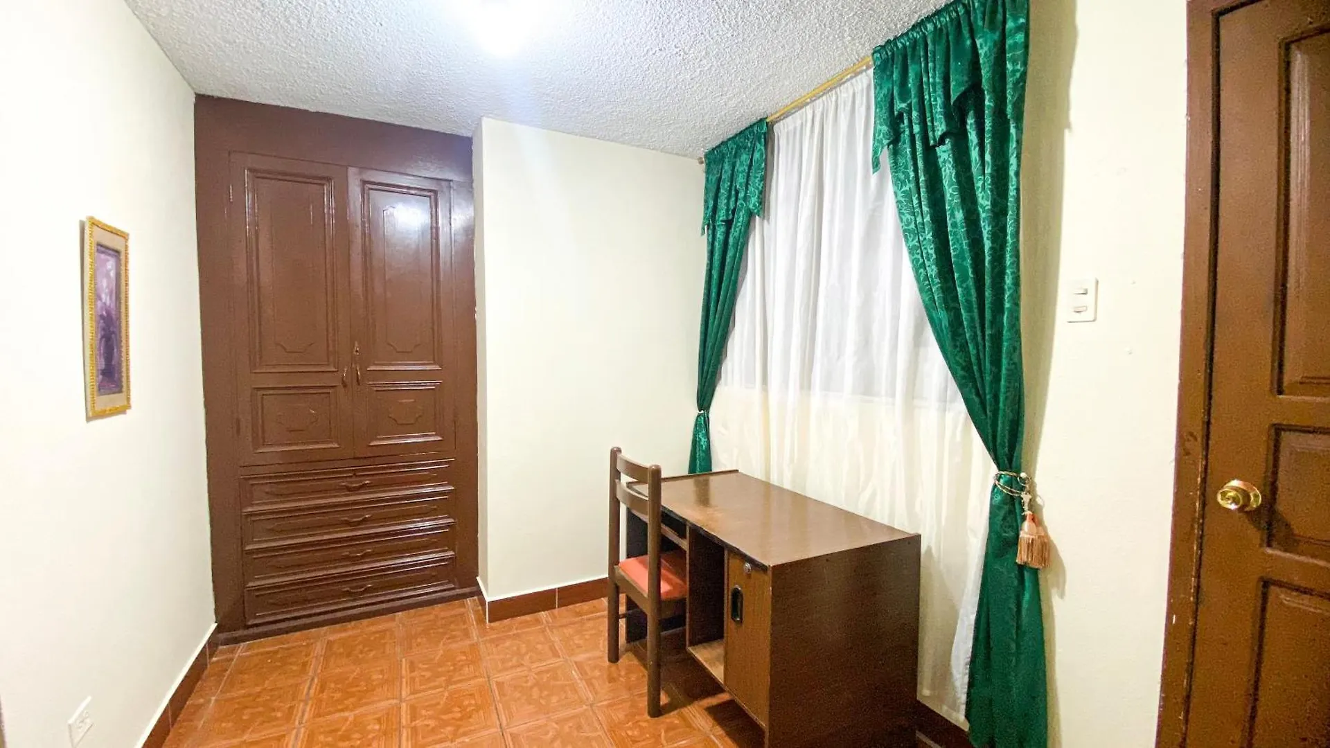 Gasthuis Habitaciones Con Bano Privado Quito Ecuador